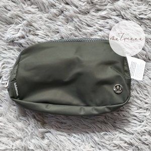Lululemon Everywhere Belt Bag in Grey Sage